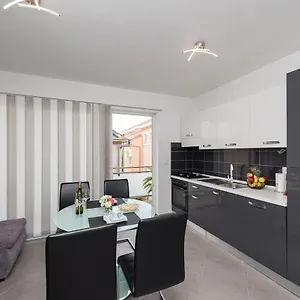 Lavi Apartment