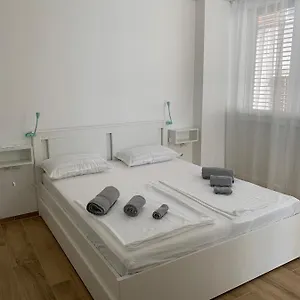 Studio Apartment Zara Apartment